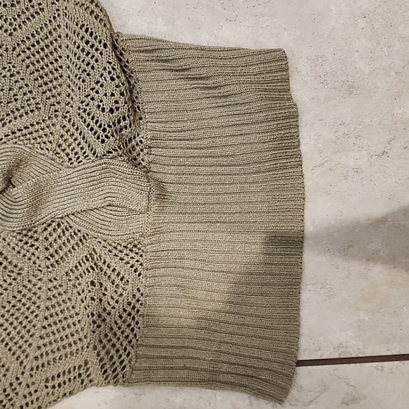 Top - Picture 3 of 4